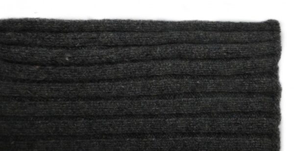 Unisex cashmere ribbed scarf color black - Image 4