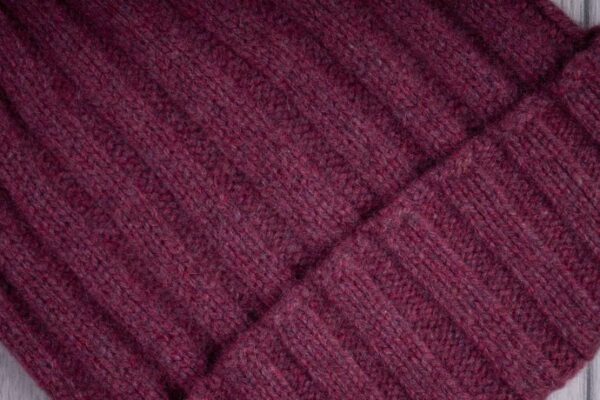 Berretto cashmere unisex a coste colore rosso antico - immagine 2