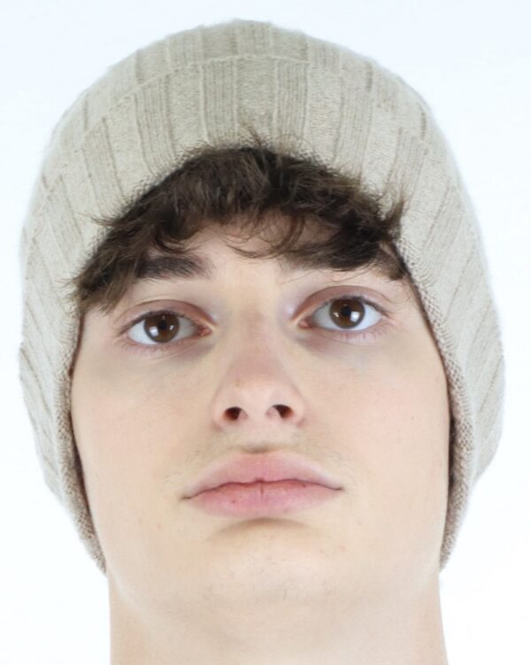 Berretto cashmere unisex a coste colore beige - immagine 3