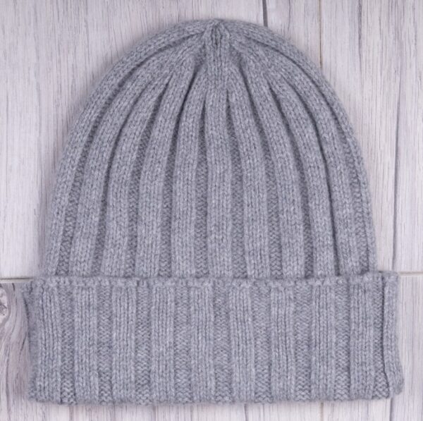 Berretto cashmere unisex a coste colore grigio chiaro - immagine 2